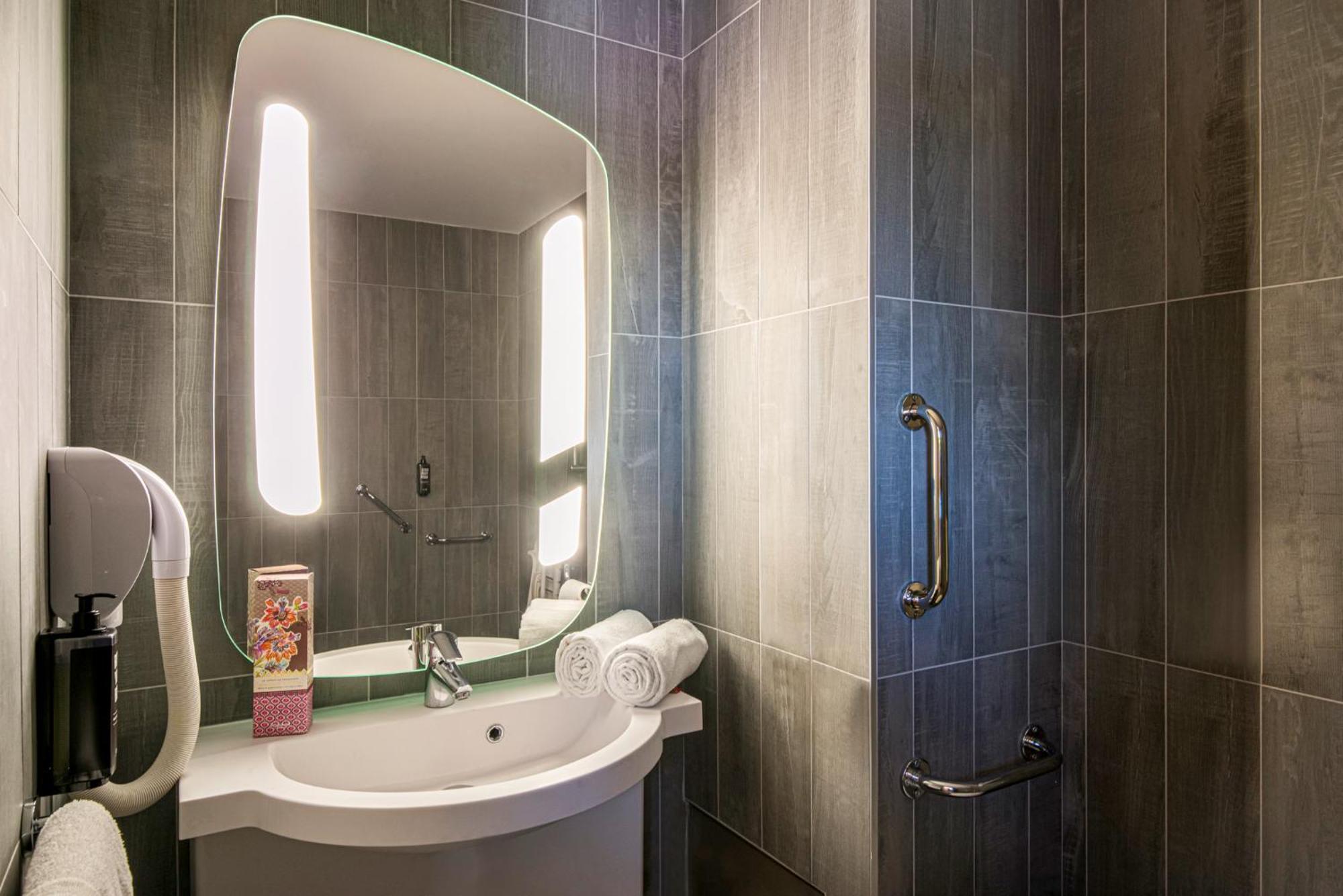 Ibis Manosque Cadarache Hotel Luaran gambar