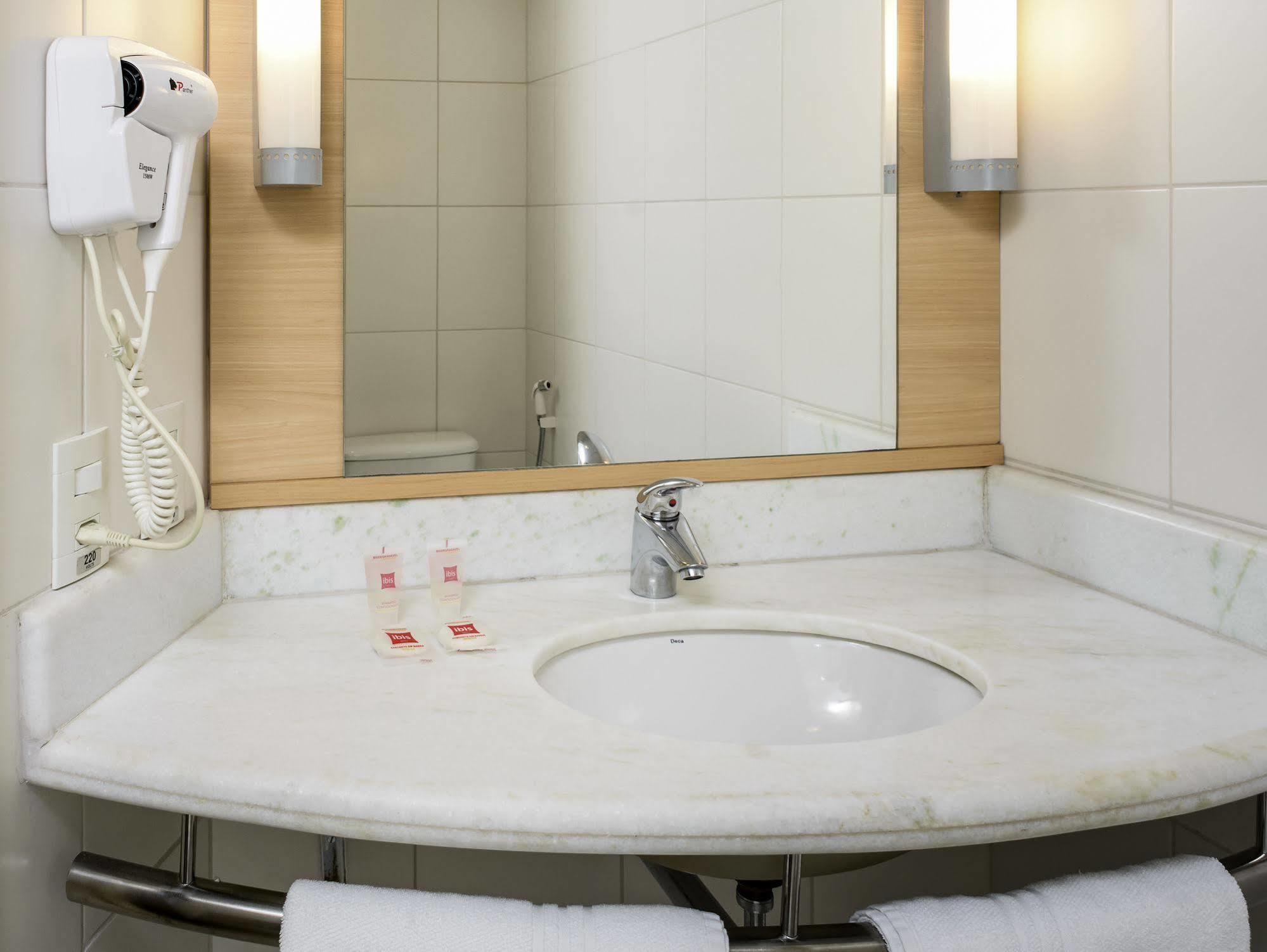 Ibis Manosque Cadarache Hotel Luaran gambar